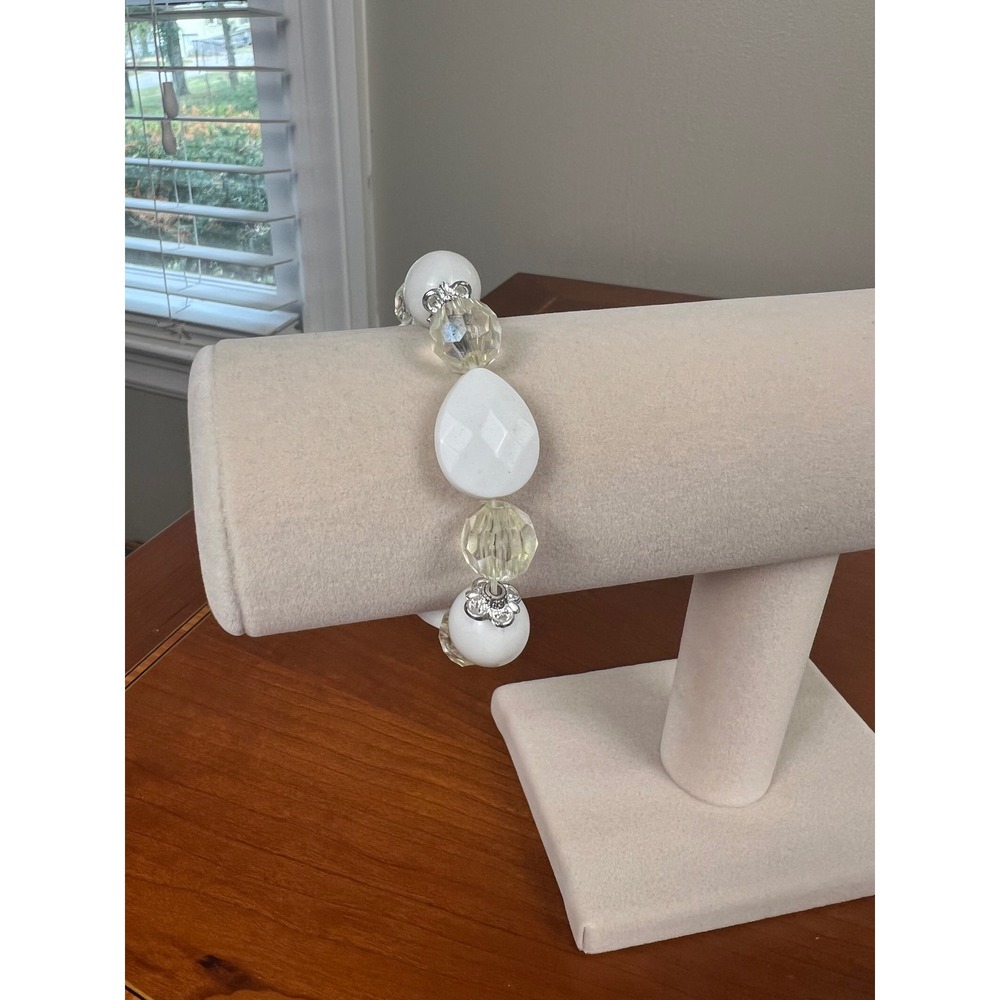 Womens White and Clear Beaded Stretch Bracelet Silver Tone Accents Iridescent